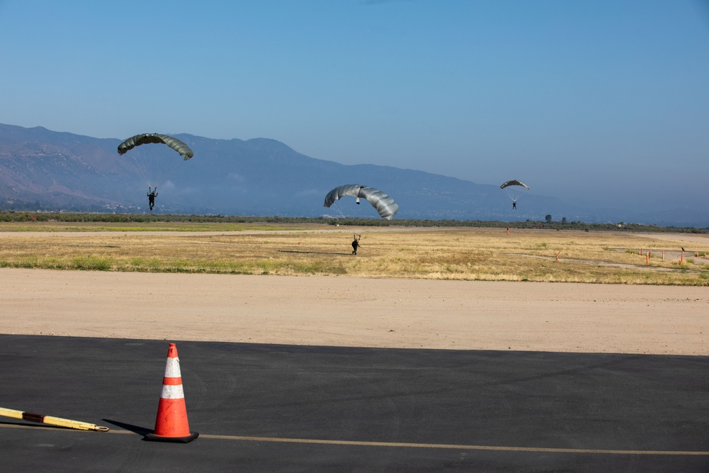 U.S. Marines, Indonesian Korps Marinir participate in free fall training