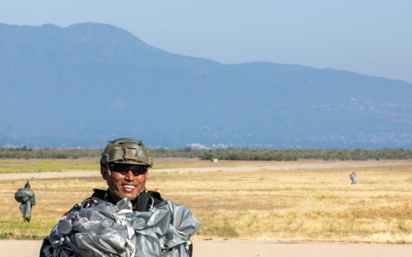 U.S. Marines, Indonesian Korps Marinir participate in free fall training
