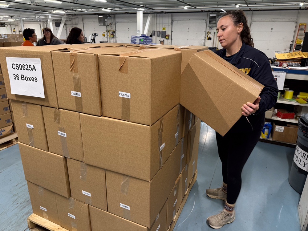 Sailors Join Forces with Alaskans to Fight Hunger During Navy Week