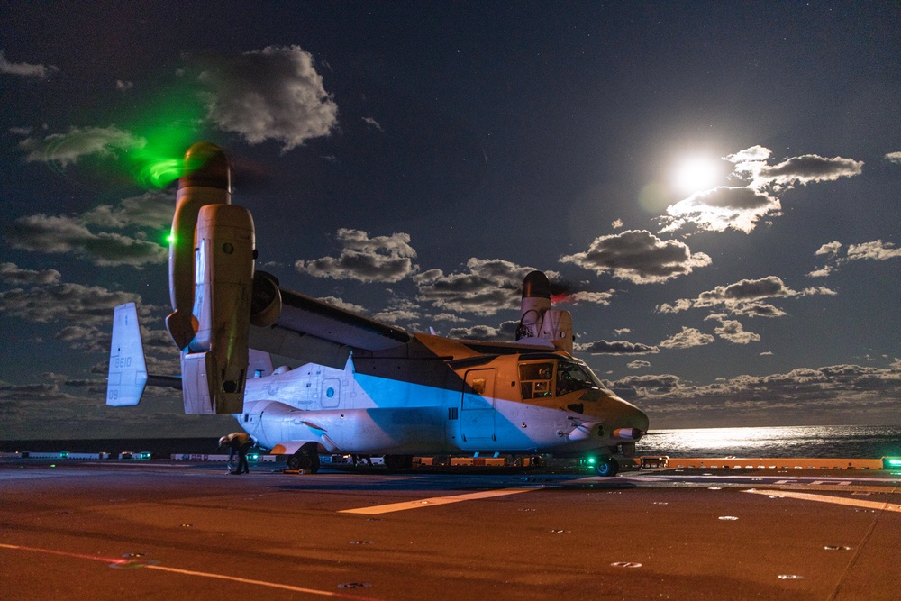 31st MEU | Night flight operations
