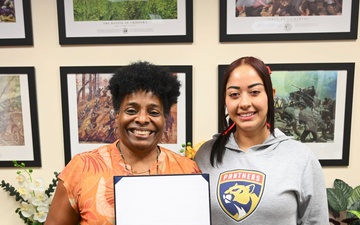 USAG-Miami Director of Human Resources receives Employer Support of the Guard and Reserve (ESGR) Award