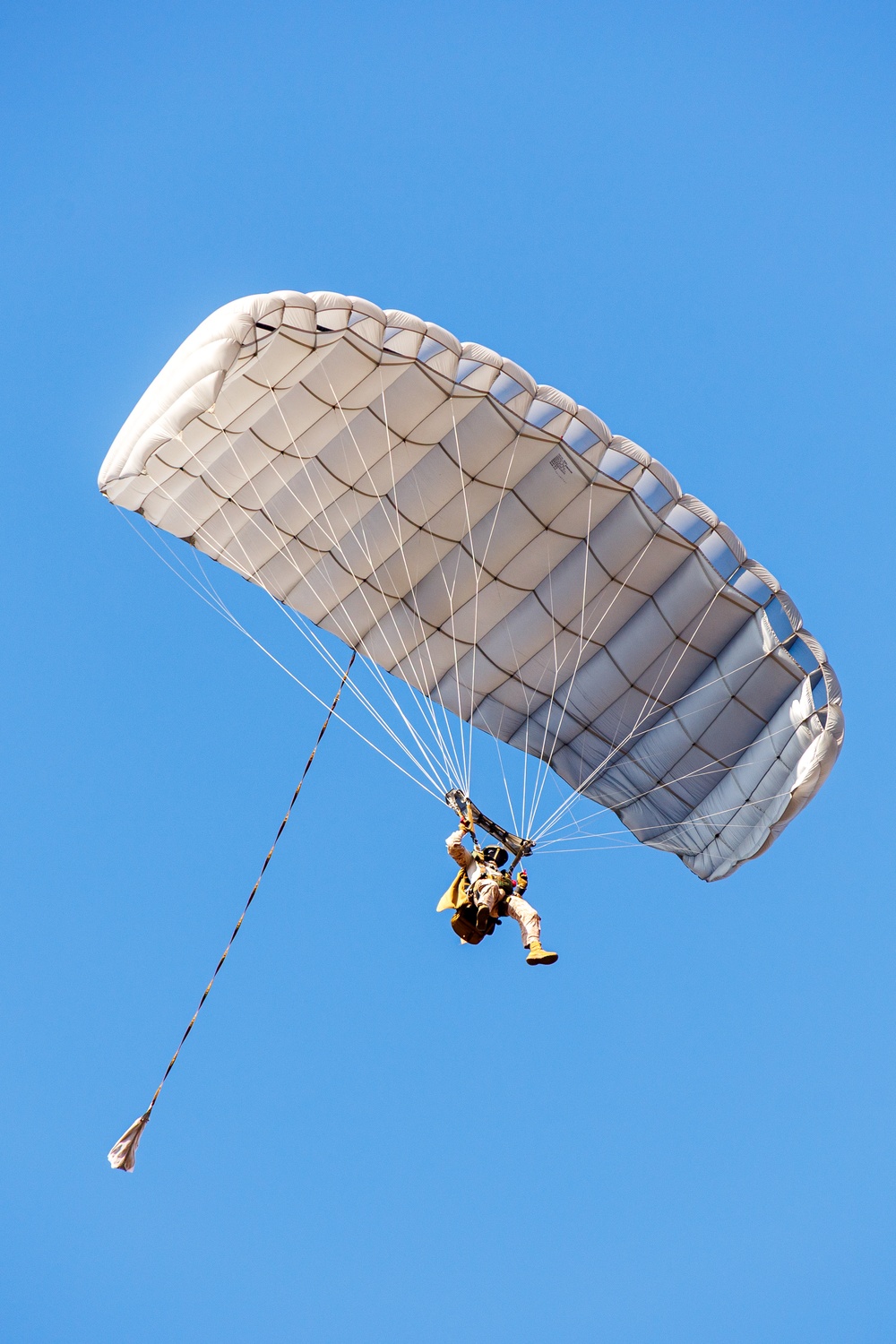 U.S. Marines, Indonesian Korps Marinir participate in military free fall training