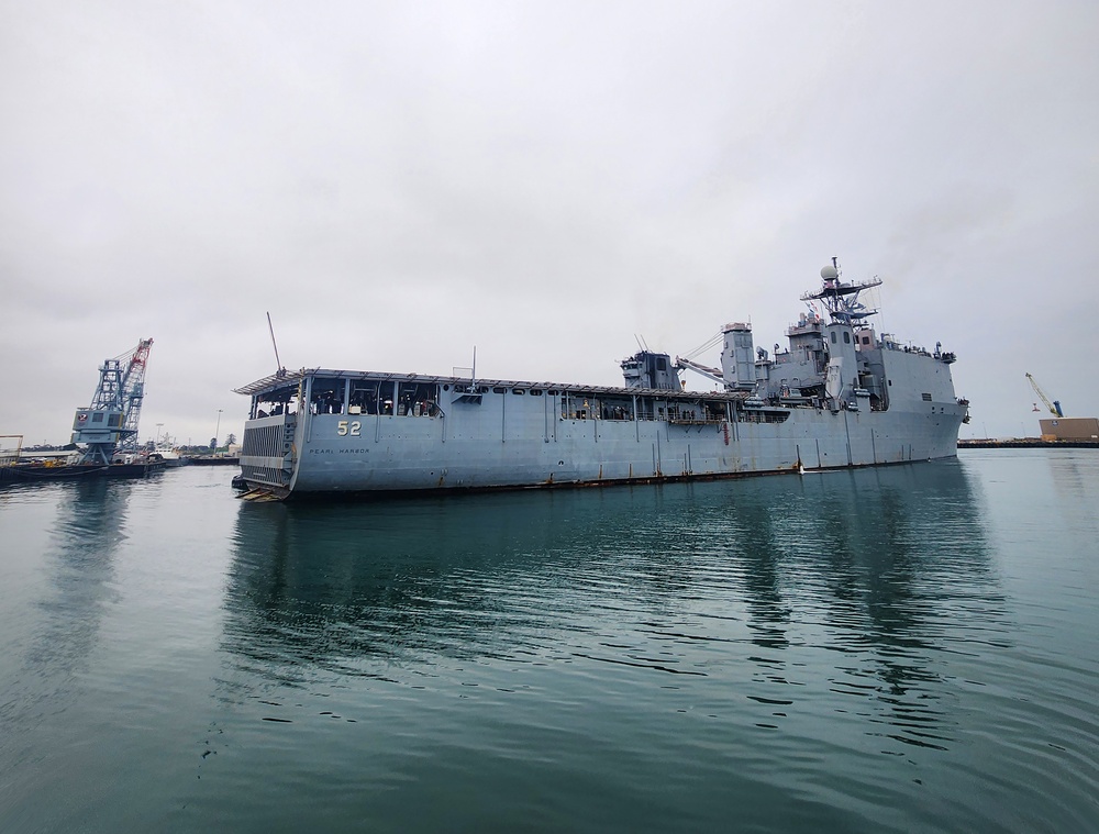 &quot;Nation's Battle Cry&quot; USS Pearl Harbor conducts NBVC Port Call