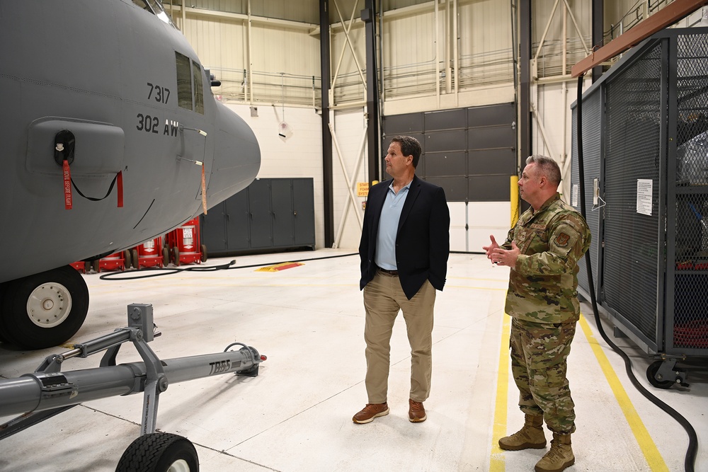 Rep. Crank Visits 302AW