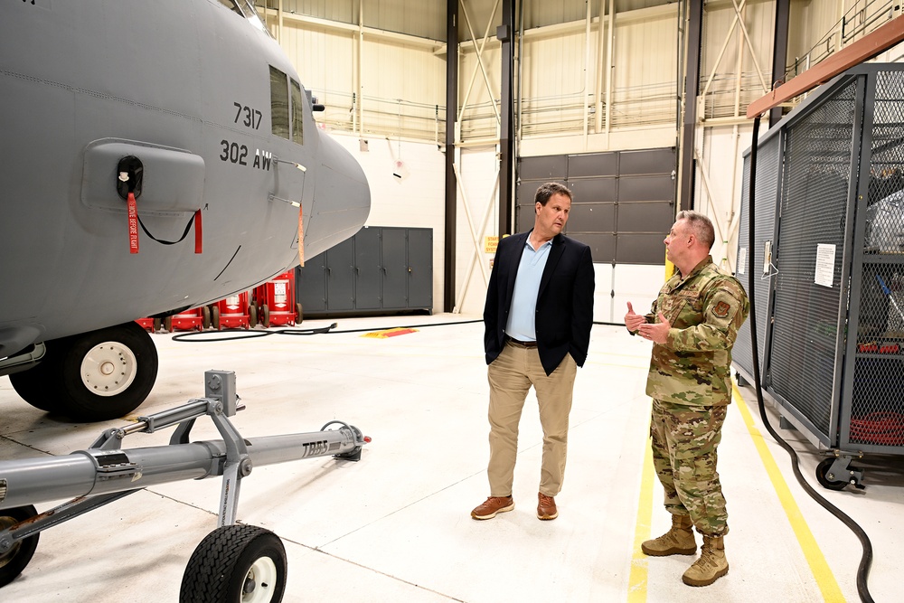 Rep. Crank Visits 302AW