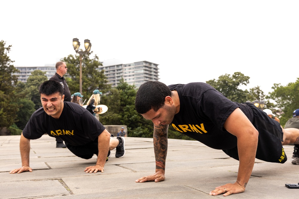 Soldiers run for fun in Philly during Army 250th Birthday