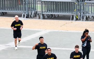 Soldiers run for fun in Philly during Army 250th Birthday