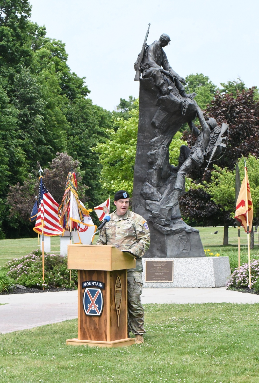 Fort Drum welcomes new garrison commander during change of command ceremony
