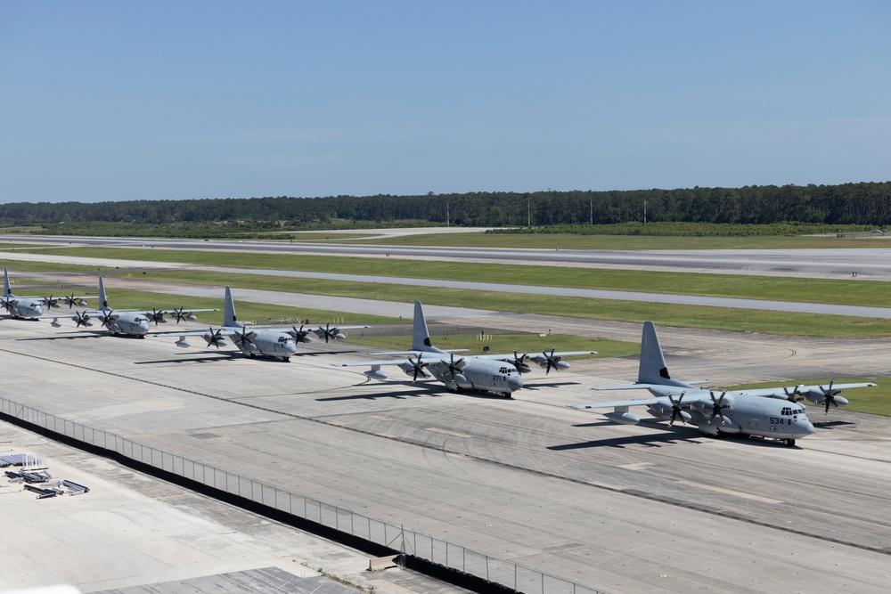 VMGR-252 conducts surge operations