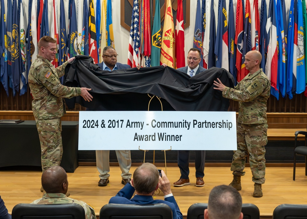 Fort Leonard Wood celebrates partnership with area communities during sign unveiling