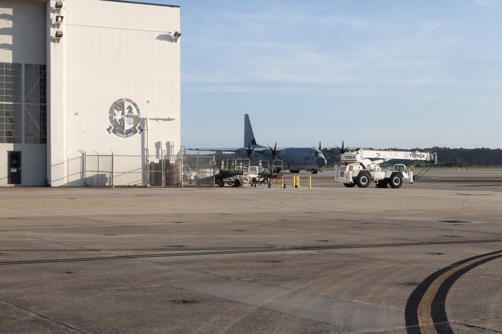 VMGR-252 conducts surge operations