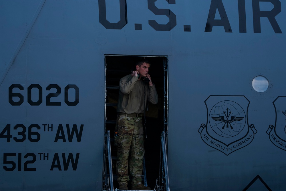 C-5 Super Galaxy arrives in Panama with Navy cargo