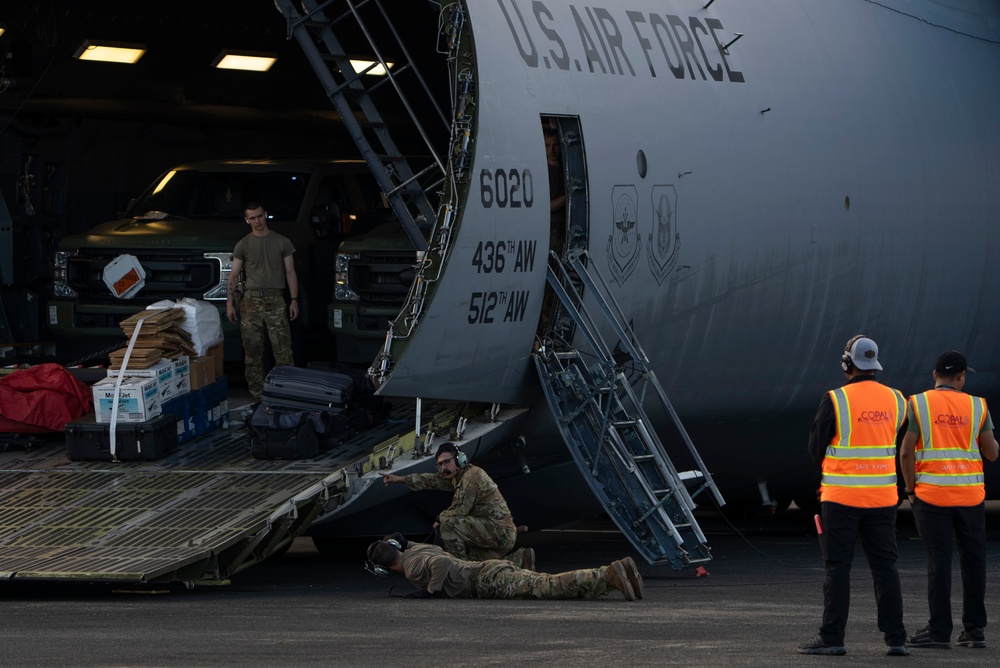 C-5 Super Galaxy arrives in Panama with Navy cargo