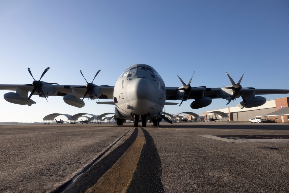 VMGR-252 conducts surge operations