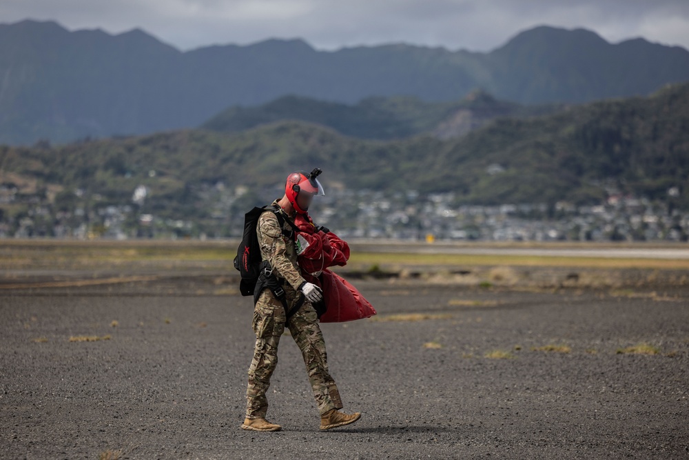 U.S. Army Soldiers Jump from an Osprey during a Recruitment Event in Hawaii