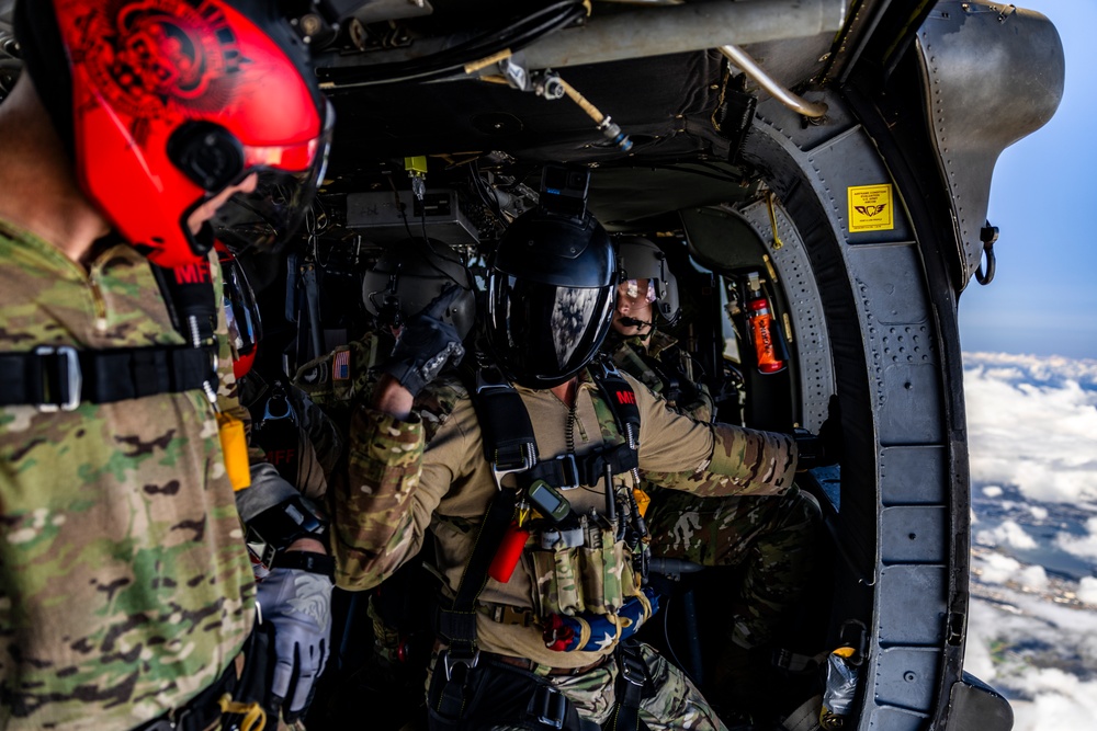 Army Heritage Week 2025 Blackhawk Paradrop