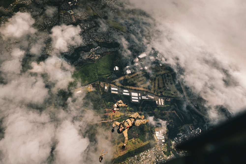 Army Heritage Week 2025 Blackhawk Paradrop
