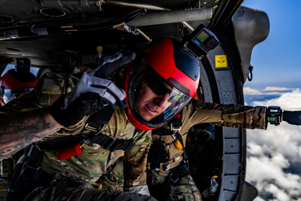 Army Heritage Week 2025 Blackhawk Paradrop
