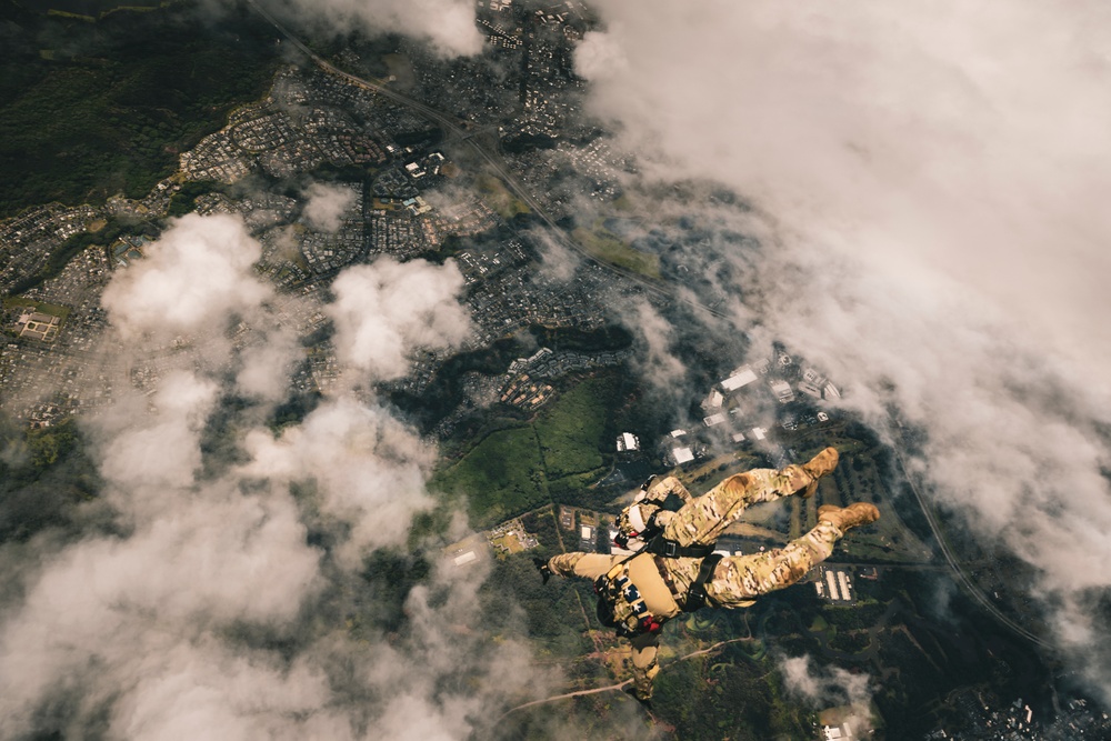Army Heritage Week 2025 Blackhawk Paradrop
