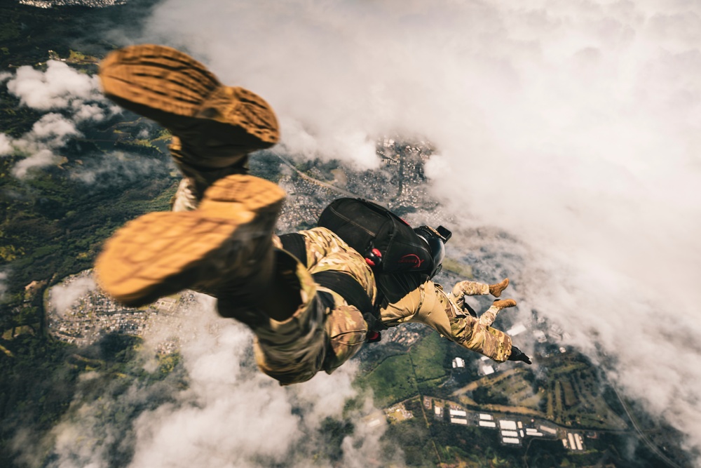 Army Heritage Week 2025 Blackhawk Paradrop