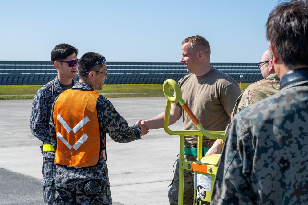 JASDF aid in marshaling E-3 Sentry