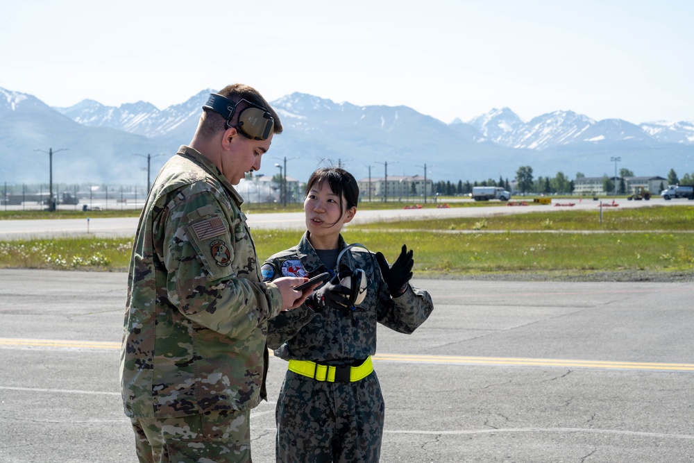 JASDF aid in marshaling E-3 Sentry