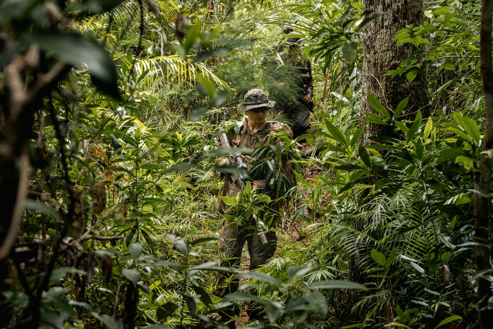 KAMANDAG 9: MRF-D 25.3 and PMC participate in a patrol SMEE