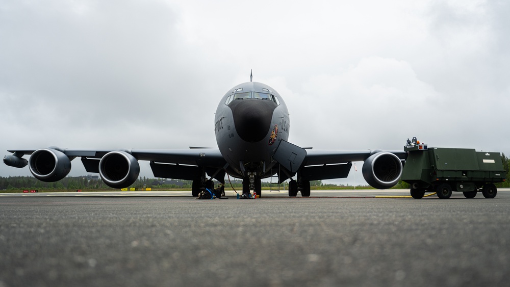Atlantic Trident 25: 100th ARW refuels 48th FW F-35s, trains with Finnish Air Force F/A-18s