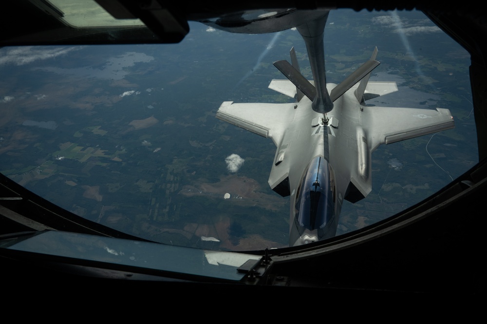 Atlantic Trident 25: 100th ARW refuels 48th FW F-35s, trains with Finnish Air Force F/A-18s