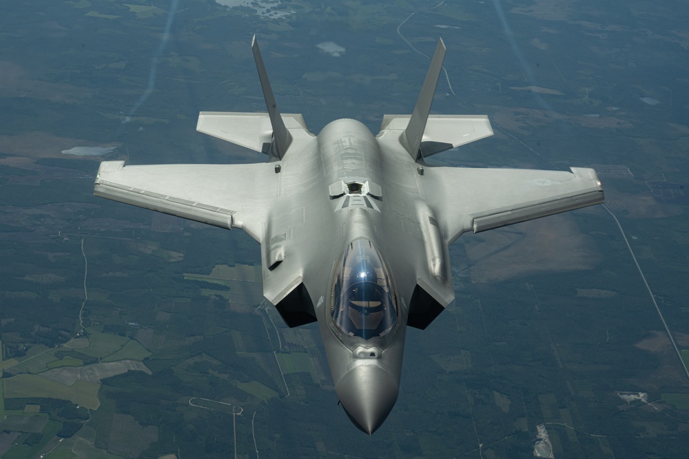 Atlantic Trident 25: 100th ARW refuels 48th FW F-35s, trains with Finnish Air Force F/A-18s