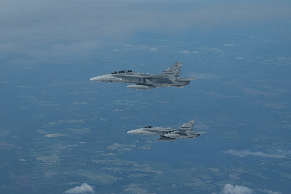 Atlantic Trident 25: 100th ARW refuels 48th FW F-35s, trains with Finnish Air Force F/A-18s