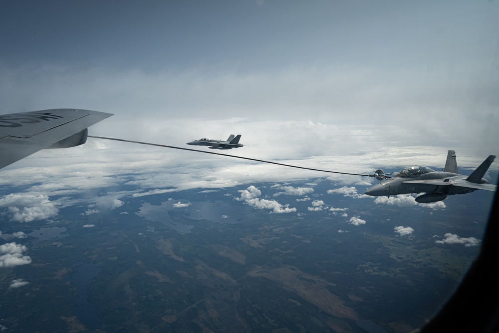 Atlantic Trident 25: 100th ARW refuels 48th FW F-35s, trains with Finnish Air Force F/A-18s