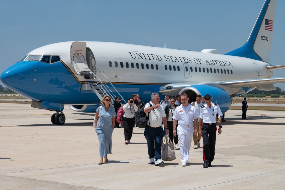 Chairman, House Committee on Veteran's Affairs Visits NAVSTA Rota