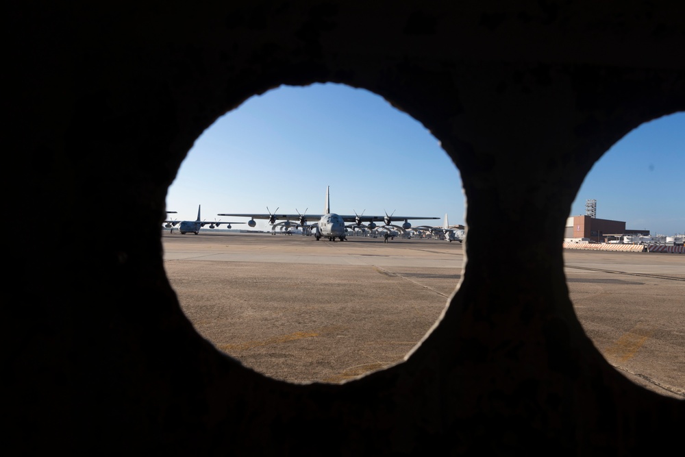 VMGR-252 conducts surge operations