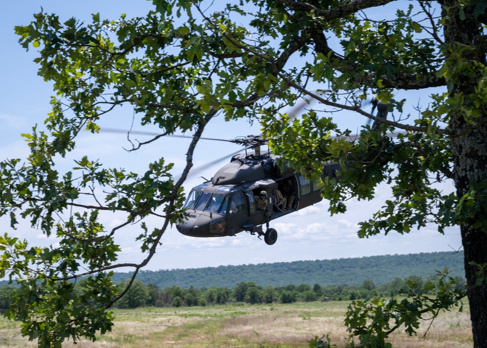 Ark. Artillerymen Conduct Sling Load At Chaffee