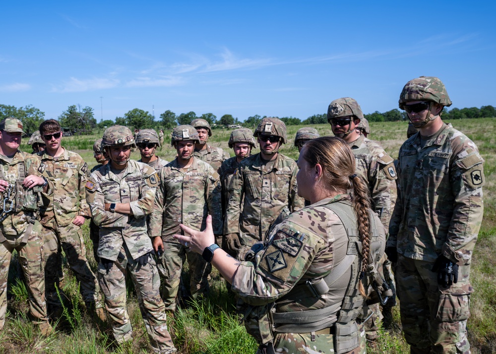 Ark. Artillerymen Conduct Sling Load At Chaffee