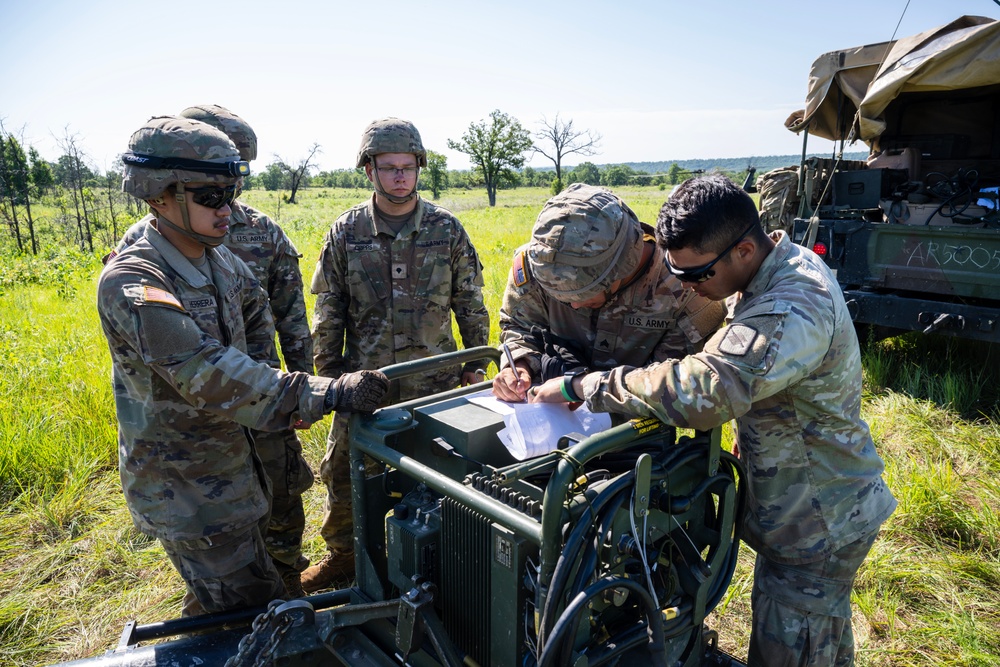 Ark. Artillerymen Conduct Sling Load At Chaffee
