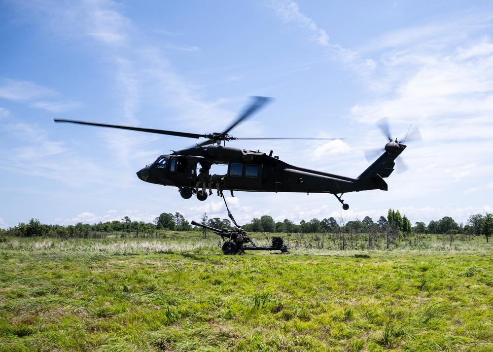 Ark. Artillerymen Conduct Sling Load At Chaffee