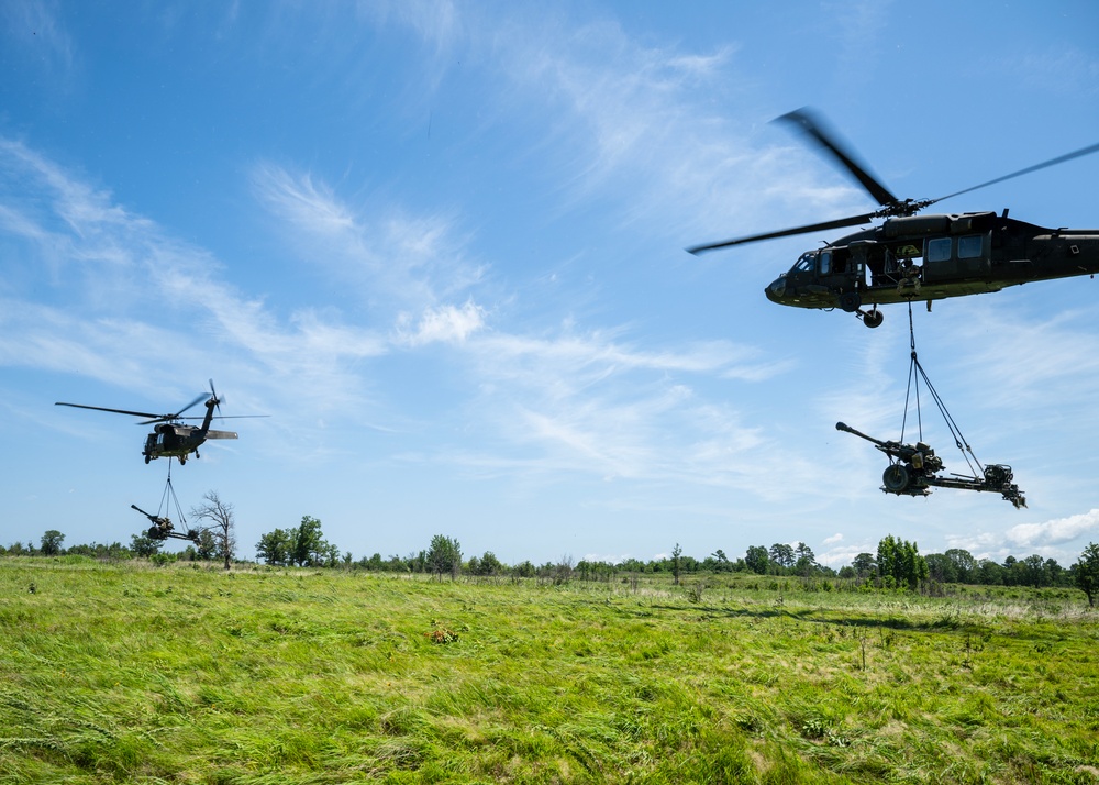Ark. Artillerymen Conduct Sling Load At Chaffee