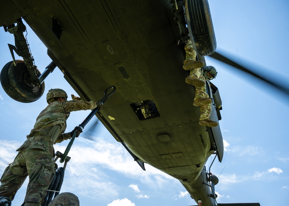 Ark. Artillerymen Conduct Sling Load At Chaffee