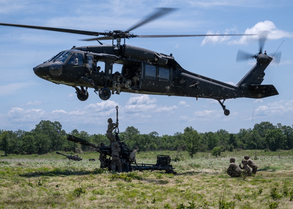 Ark. Artillerymen Conduct Sling Load At Chaffee