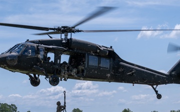 Ark. Artillerymen Conduct Sling Load At Chaffee