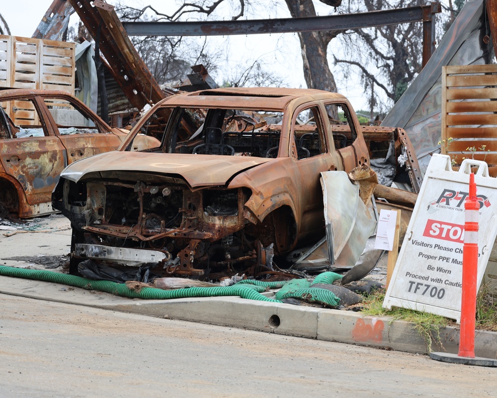 Debris removal in the Pacific Palisades