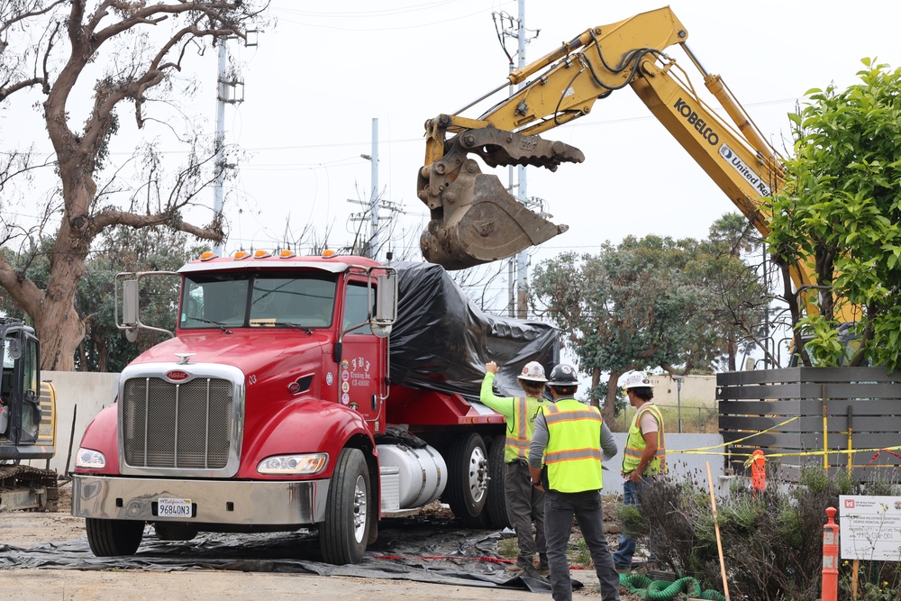 Debris removal in the Pacific Palisades