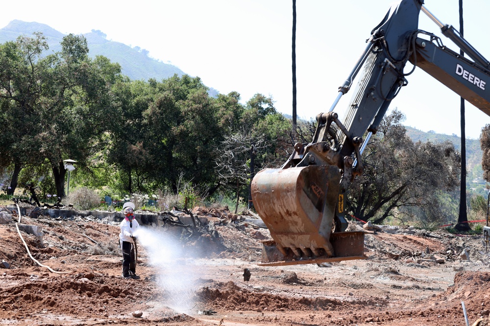 Debris removal in the Pacific Palisades