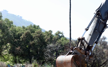 Debris removal in the Pacific Palisades