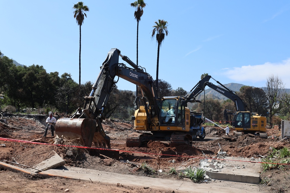 Debris removal in the Pacific Palisades