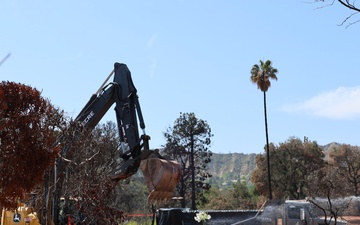 Debris removal in the Pacific Palisades