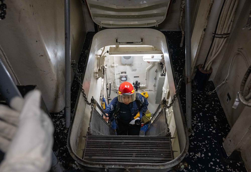 USS America (LHA 6) Conducts Damage Control Training