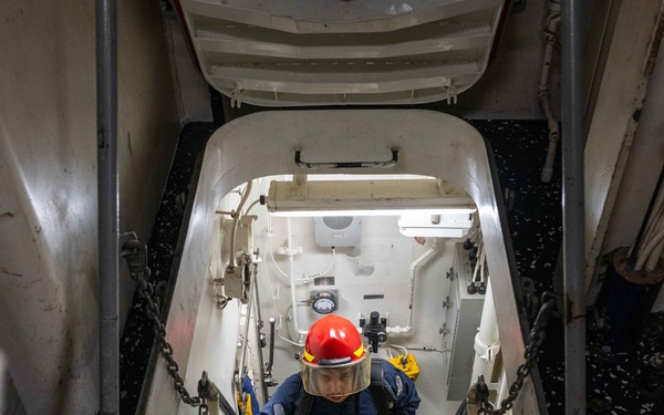 USS America (LHA 6) Conducts Damage Control Training